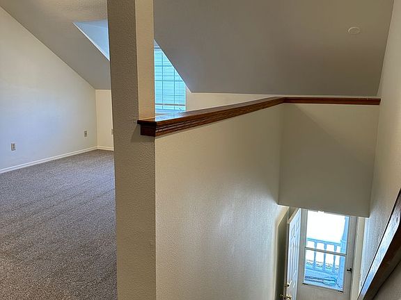 3rd image of 824 Newport Ave