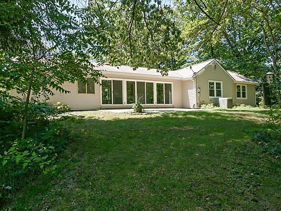 3rd image of 2829 Lakeshore Dr