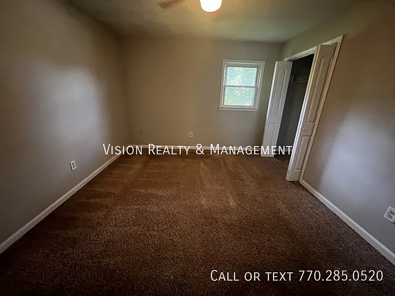 260 Castlegate Cir — Photo 13