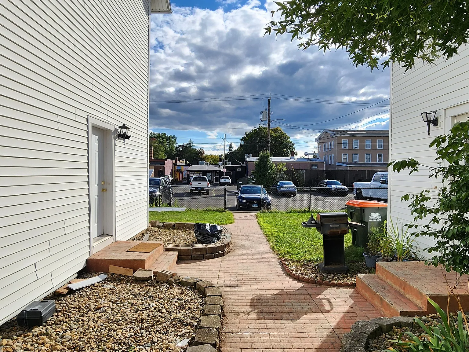 2 bed, 1.0 bath, 1100 sqft, $1,850 — Photo 3