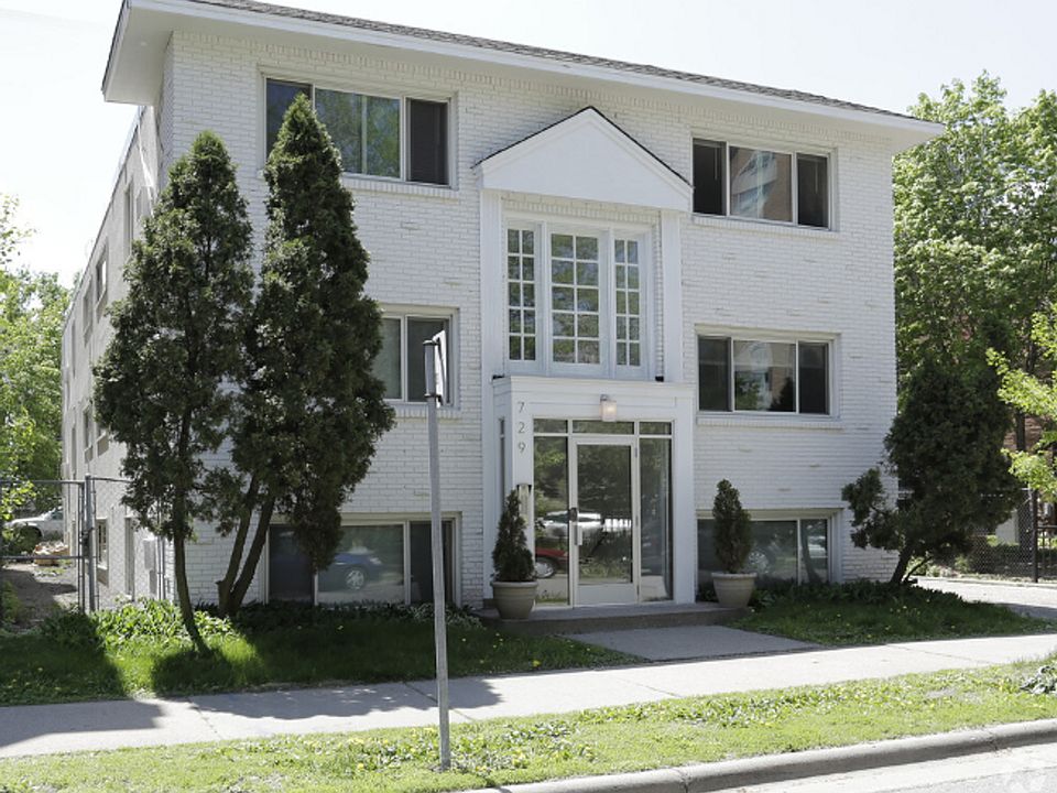 2nd image of 729 E 16th St #16