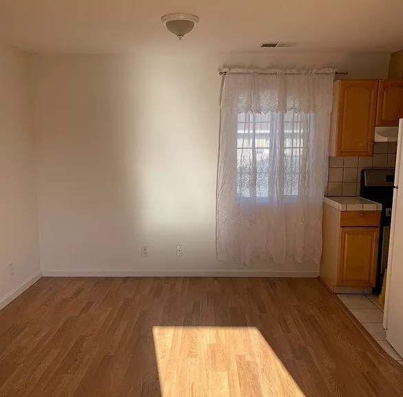 1525 Oxford St #A — Photo 11