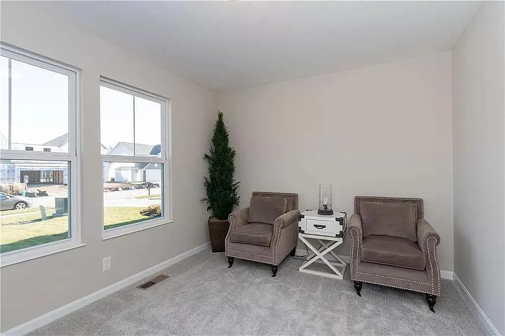 3 bed, 2851 sqft, $2,350 — Photo 4