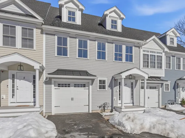 51 W Main St #6R, Georgetown, MA 01833