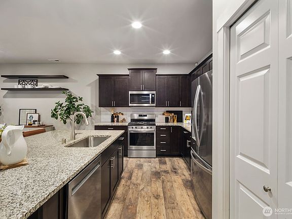 5th image of 10503 35th Street NE