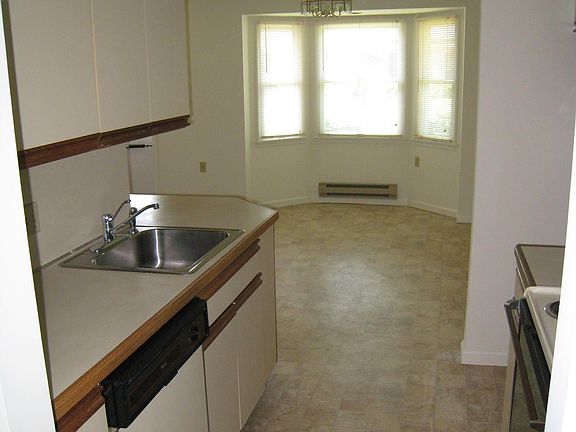 2nd image of 2720 Linden St