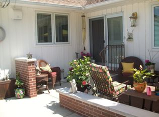 446 Moore Ave, Saint Charles, IL