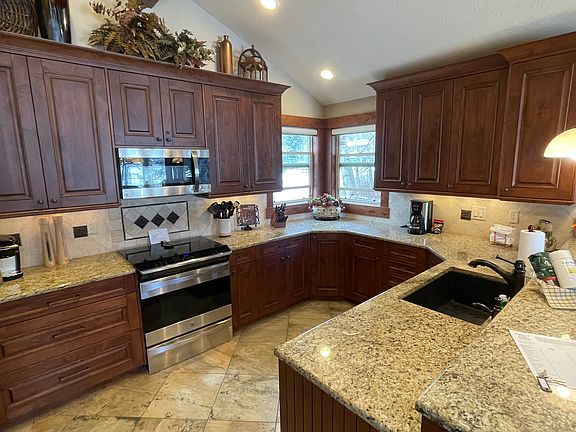 3rd image of 718 Stone Creek Dr APT A