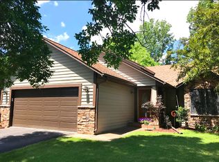 1047 Hummingbird Ln, Eagan, MN 55123