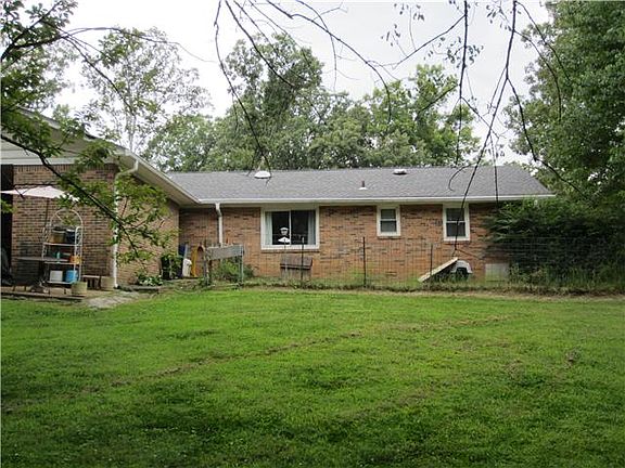 5th image of 819 Woodlawn Dr