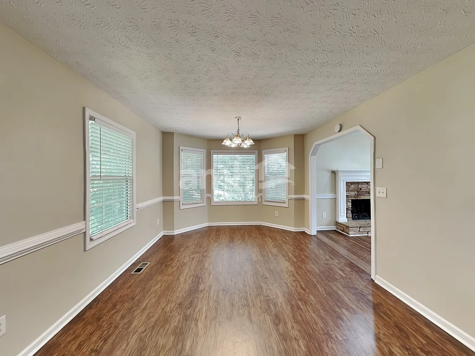 4 bed, 2.5 bath, 1890 sqft, $2,090 — Photo 4