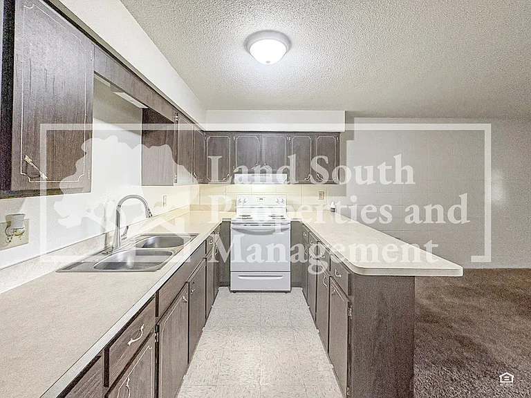 817 W Carole St #14 — Photo 5