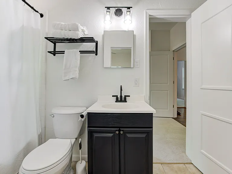 311 S Flood Ave — Photo 27