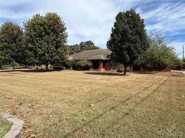 154 Manors Dr, Lebanon, MO 65536