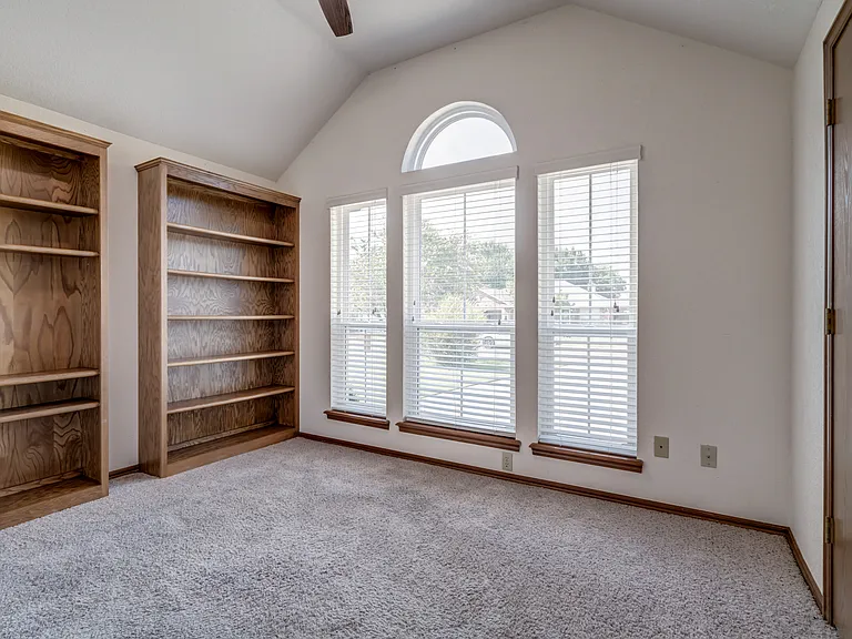 1908 Joseph Dr — Photo 11