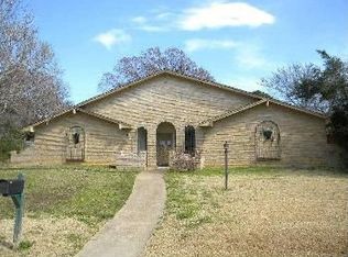 916 Edgecliff Dr, Bedford, TX 76022