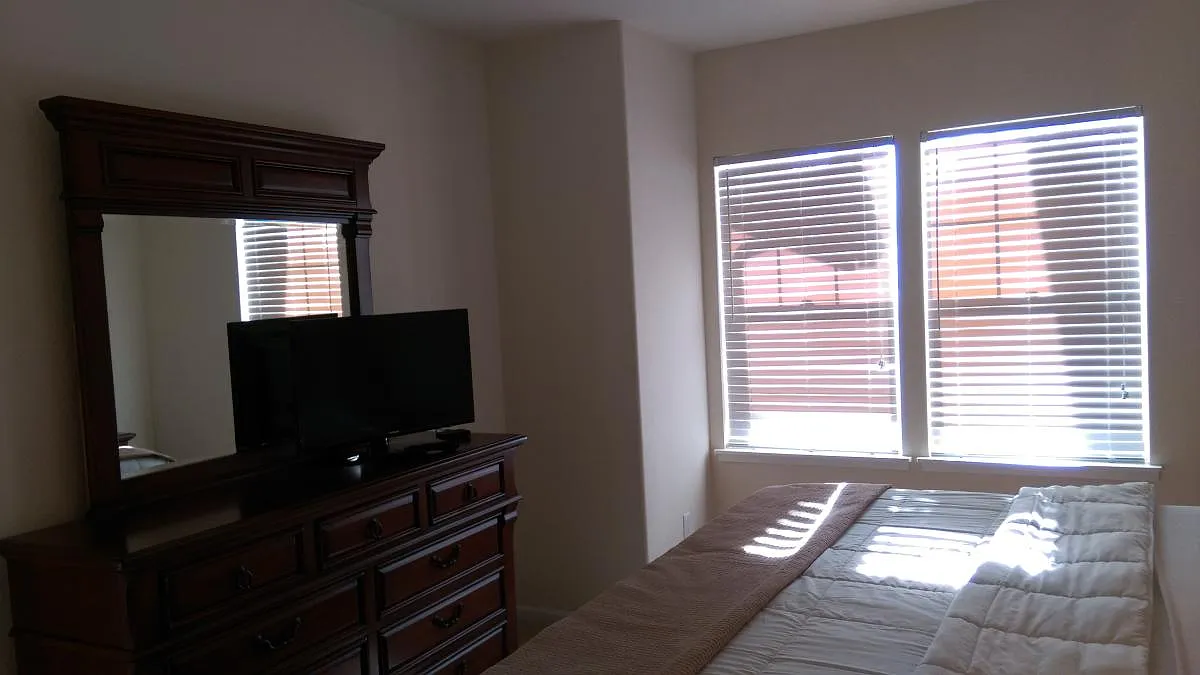 2 bed, 1200 sqft, $2,600 — Photo 4