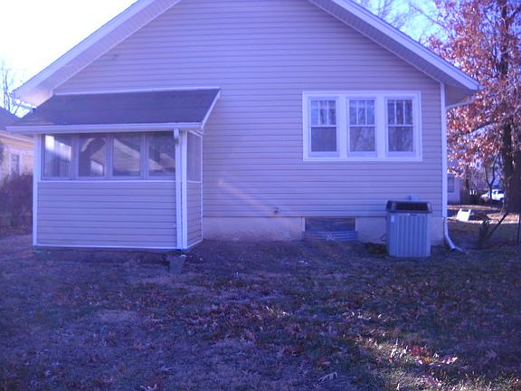 5th image of 414 E Kansas Ave