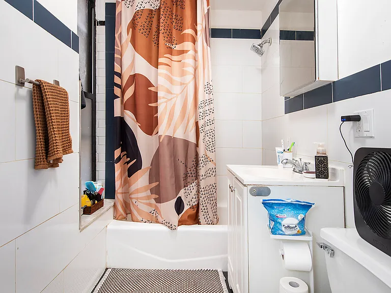 41 E 41st St #5 — Photo 6
