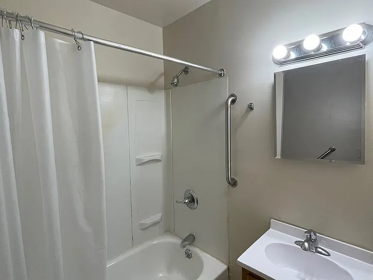 53 Carpenter Ave. — Photo 4
