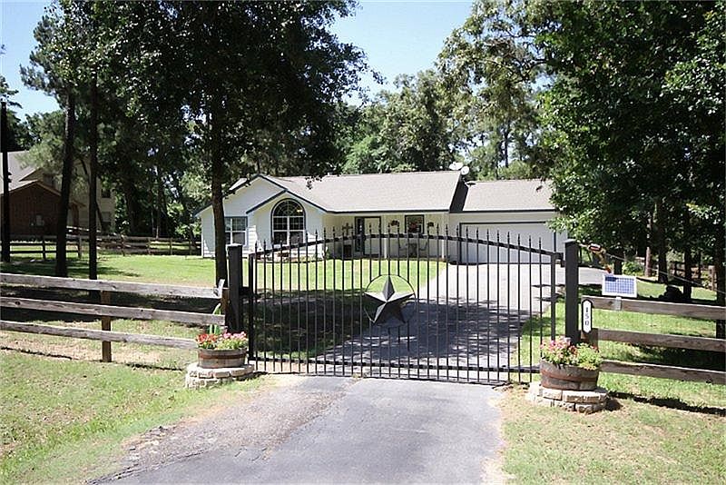 Ranch Style Wrought Iron Electric Gate with Remote!