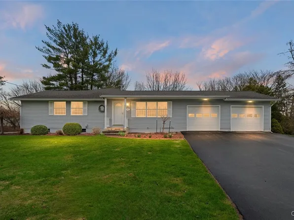 610 Patio Circle Dr, Oneida, NY 13421