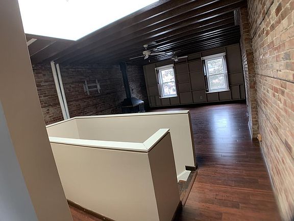 5th image of 182 N Pearl St #2