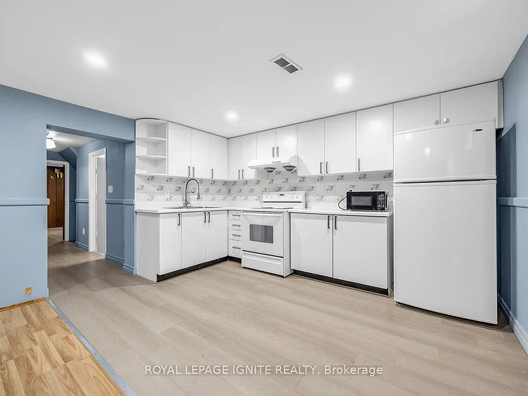 61 Jarwick Dr #BASEMENT — Photo 16