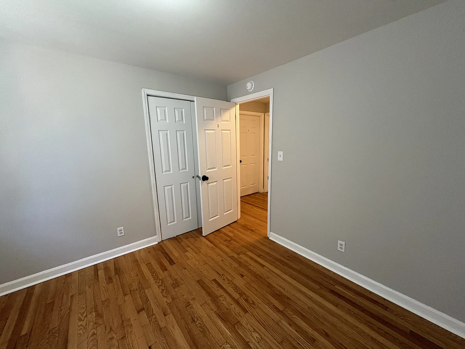 6 bed, $850 — Photo 1