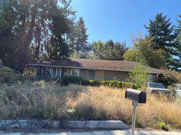 12914 NE Halsey St, Portland, OR 97230