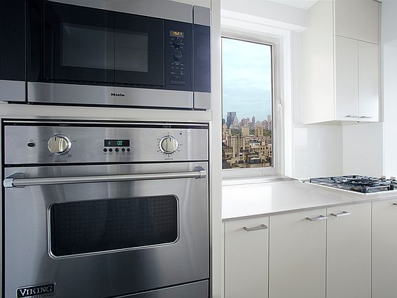 3rd image of 45 E 89th St APT 25E