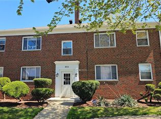 951 Vineshire Rd, Cleveland, OH 44121