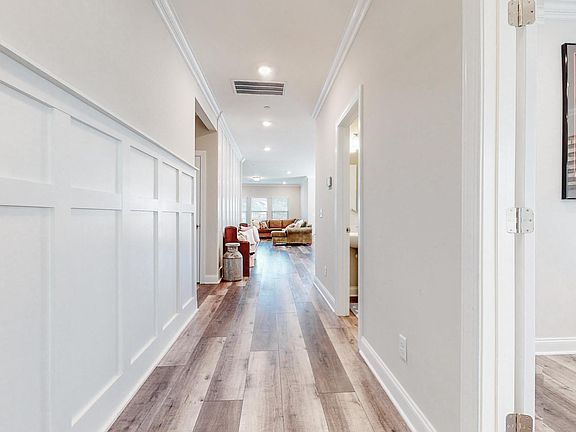 2nd image of 776 Ravensdowne Dr
