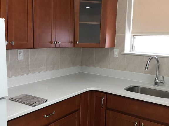 5th image of 57 Bay 32nd St APT 1