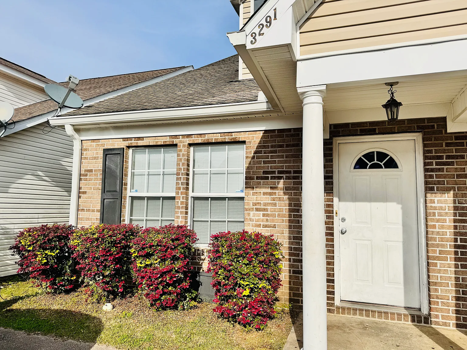 3 bed, 1338 sqft, $1,600 — Photo 1