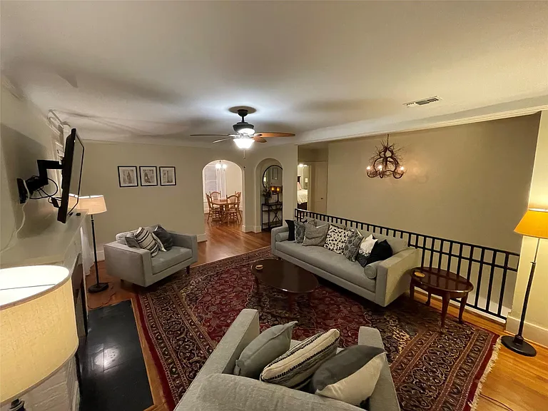 1604 Castle Ct — Photo 6