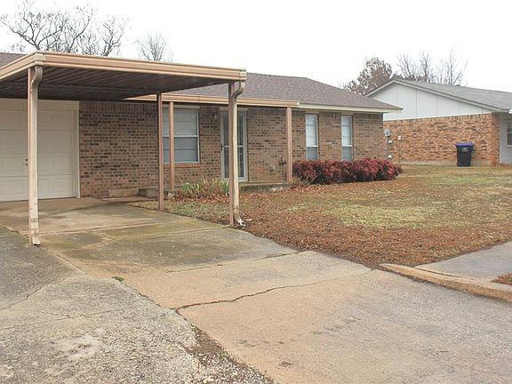 3rd image of 701 Woods Dr