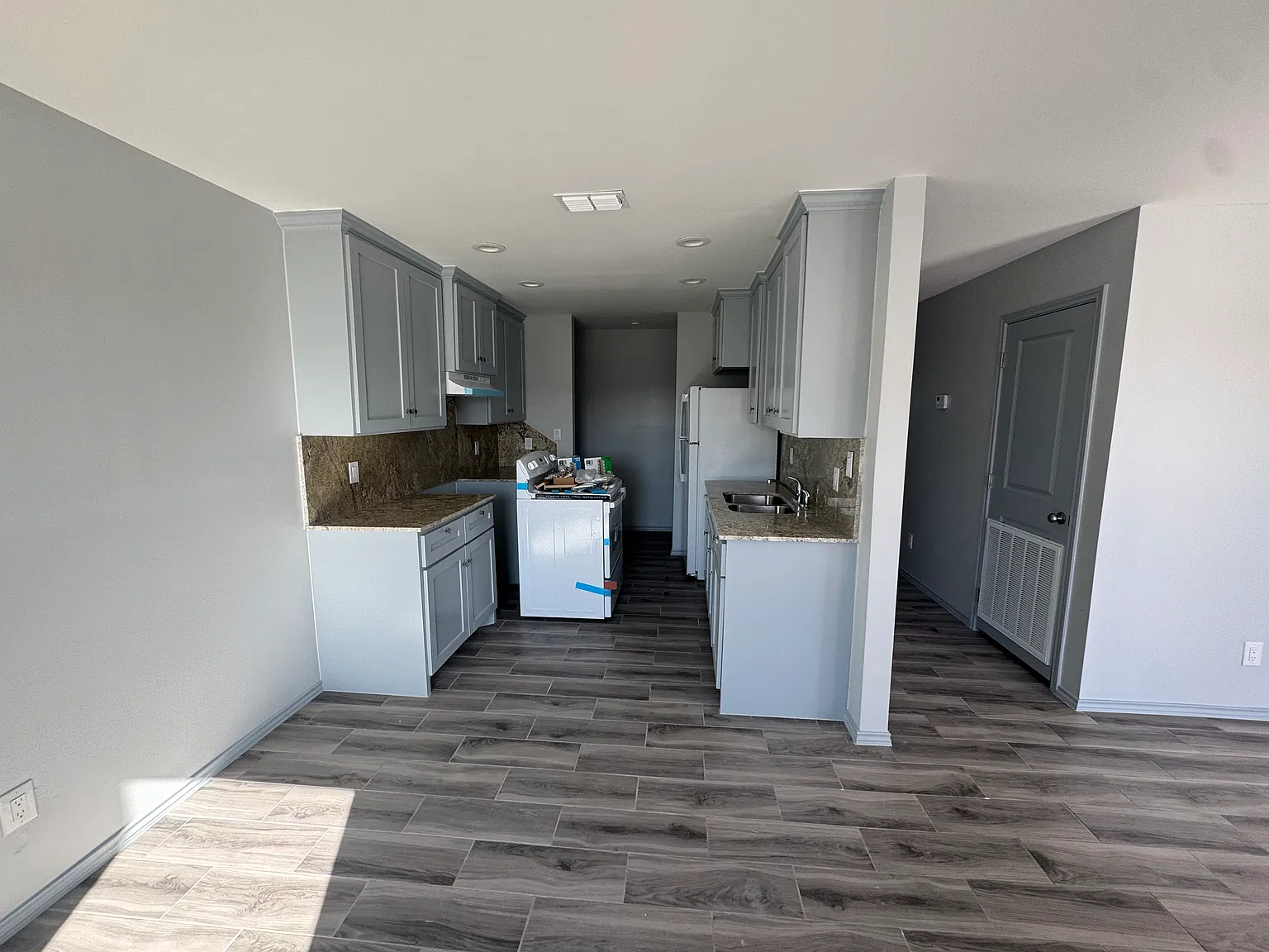 2 bed, 1000 sqft, $1,400 — Photo 4