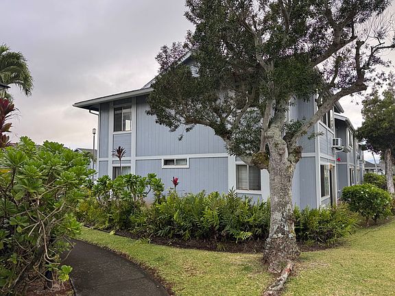 View from Ainamakua Dr. at the driveway entrance.