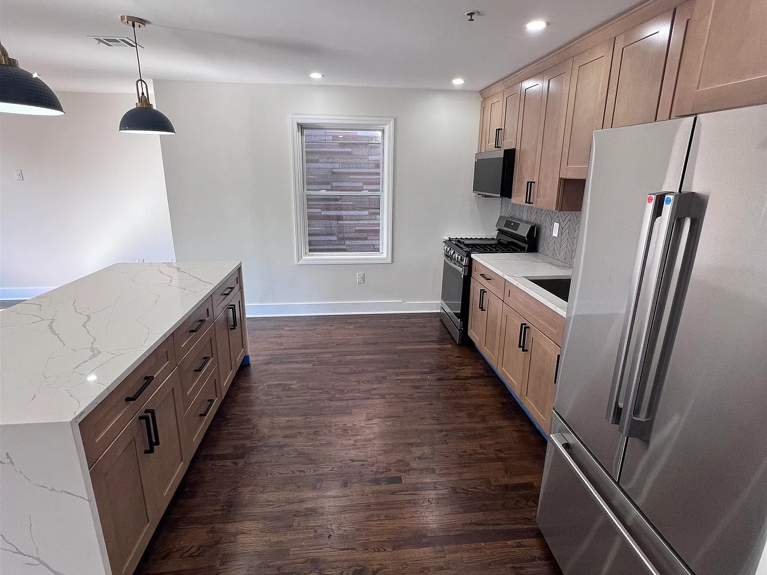 3 bed, 1.0 bath, $2,650 — Photo 4