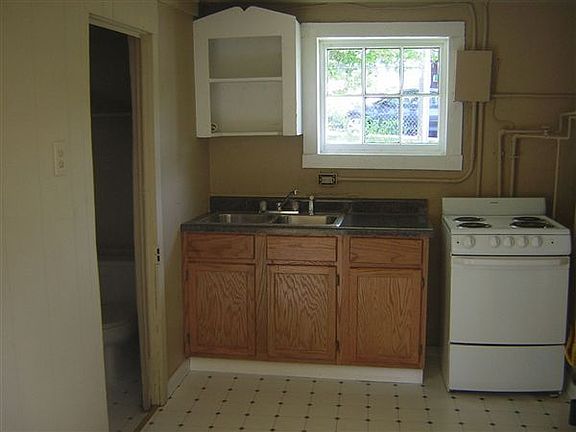 Kitchen sink & stove