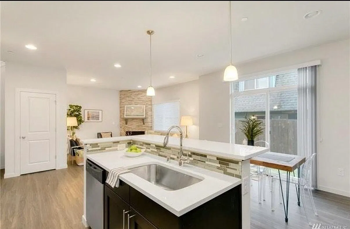 3 bed, 2.5 bath, 1776 sqft, $3,450 — Photo 1