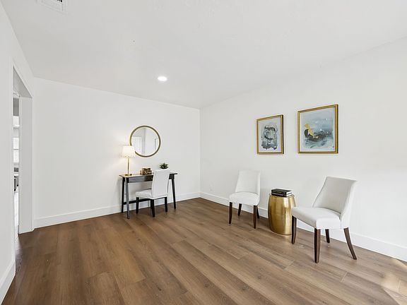 3rd image of 2917 Gardenia Dr
