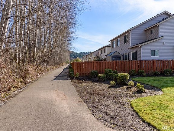 4th image of 973 43rd Ct NE