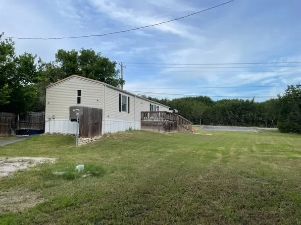 820 Ports O Call Dr, Granbury, TX 76048