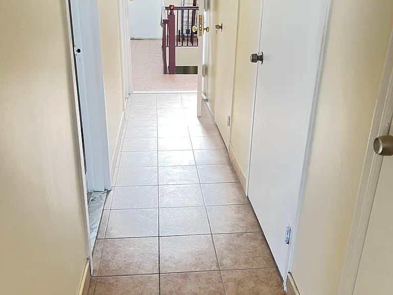 Noble Ave — Photo 3