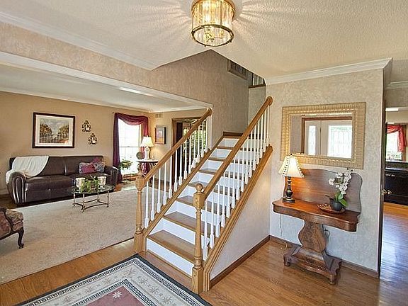5th image of 3756 Bradford Square Dr