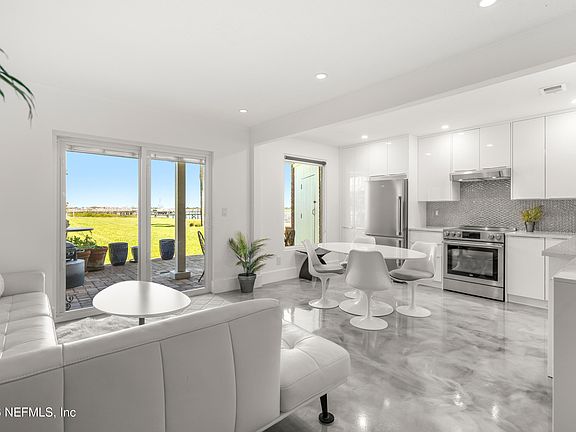 5th image of 83 COMARES Avenue #3B