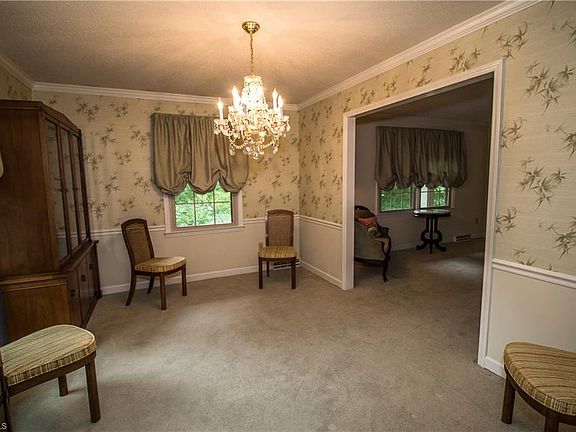 5th image of 215 Cloverbrook Dr