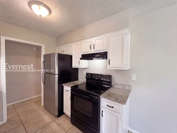 6585 Fairwood Cv — Photo 3